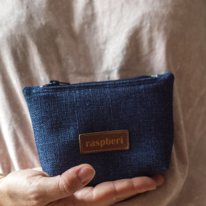 Granatowe etui na klucze