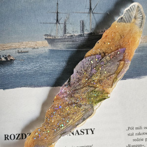 Zakładka z żywicy epoksydowej pióro z liściem eukaliptus P12