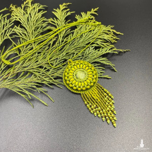 Mini wisiorek oliwkowy #1005 - haft koralikowy