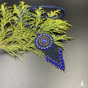 Mini wisiorek z lapis lazuli granatowo złoty #1008