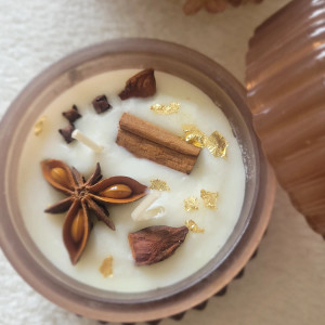 Świeca sojowa z olejkiem cynamonowym I przyprawami