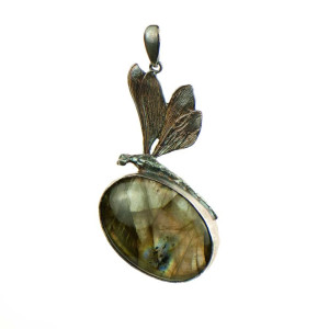 Elegancki wisior ze srebrną ważką a994