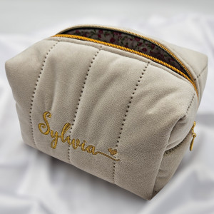 Kosmetyczka welurowa z haftowanym imieniem