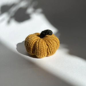 WEŁNIANA DYNIA OZDOBNA HANDMADE, rozmiar S, pomarańczowa - 1 SZT.