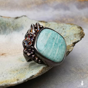 Srebrny pierścień z amazonitem w kwiatach a975