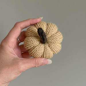 WEŁNIANA DYNIA OZDOBNA HANDMADE, rozmiar S, żółta - 1 SZT.