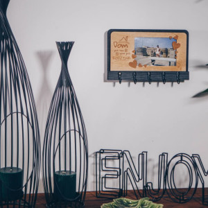 Drewniany Wieszak ścienny na Klucze - Ramka na zdjęcie 10x15 -  Grawer Dom jest...