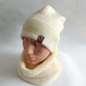 Komplet ręcznie robiony na drutach z alpaką, kremowy.