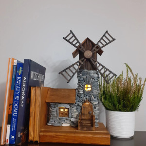 Podpórka na książki- Wiatrak z kamienia