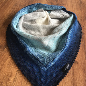 Piękna cieniowana chusta mech