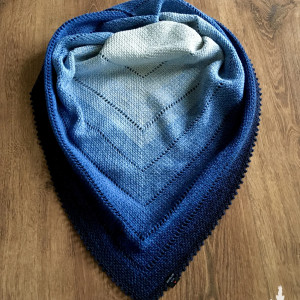 Piękna cieniowana chusta mech