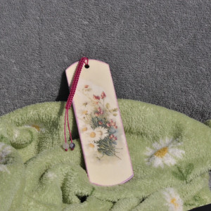 Zakładka do książki – zdobiona metodą decoupage