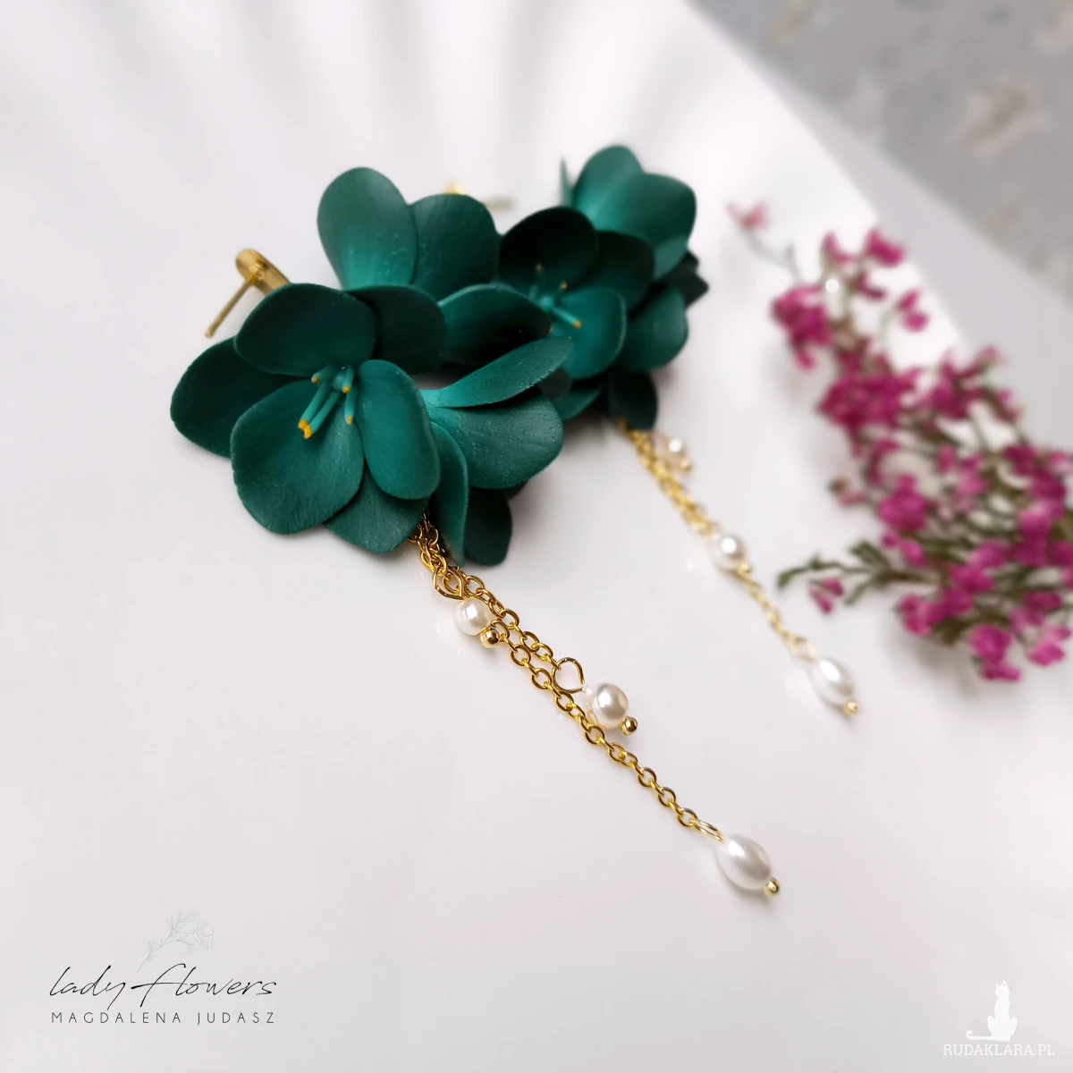 Kolczyki w kolorze butelkowej zieleni