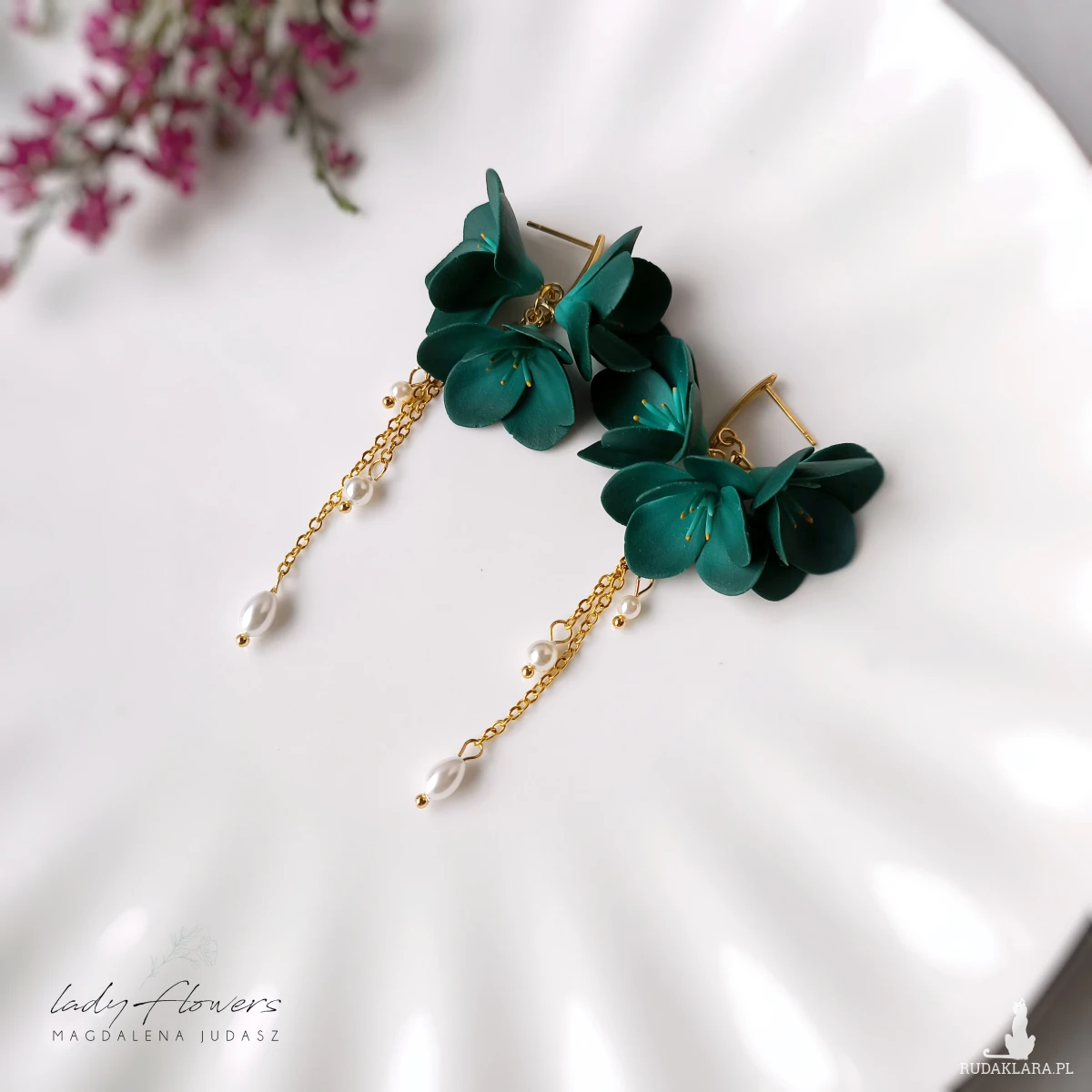 Kolczyki w kolorze butelkowej zieleni