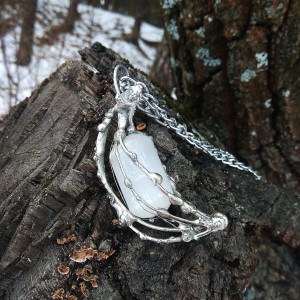 Naszyjnik księżycowy z selenitem