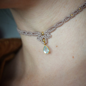 Naszyjnik Choker z Topazem. Mikro makrama