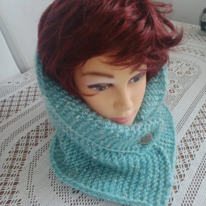 Komin w kolorze niebieskiej pasteli