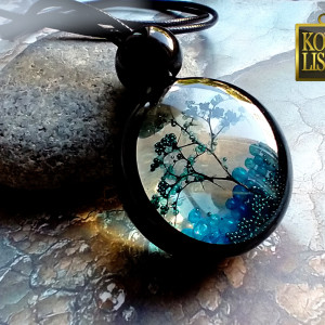 Flora 4 - długi wisior z żywicy i metalu