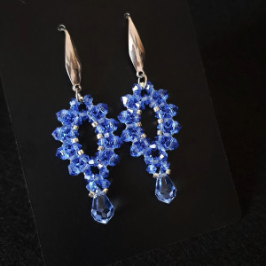 Długie Wiszące Kolczyki „Sapphire Clarity” z Koralików i Kryształków