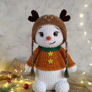 Bałwanek w czapce renifera, Maskotka bałwanek, Dekoracja świąteczna