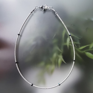 Naszyjnik Minimalistyczny W Kolorze Srebrnym