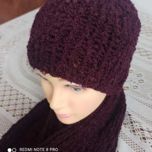 Czapka oraz szalik w kolorze burgunda