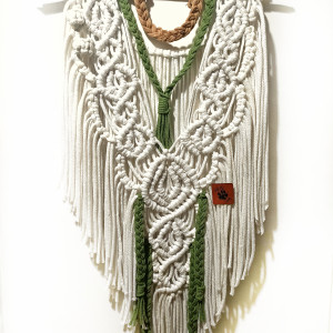 Makrama boho na bałtyckiej gałęzi – wyjątkowa dekoracja inspirowana naturą