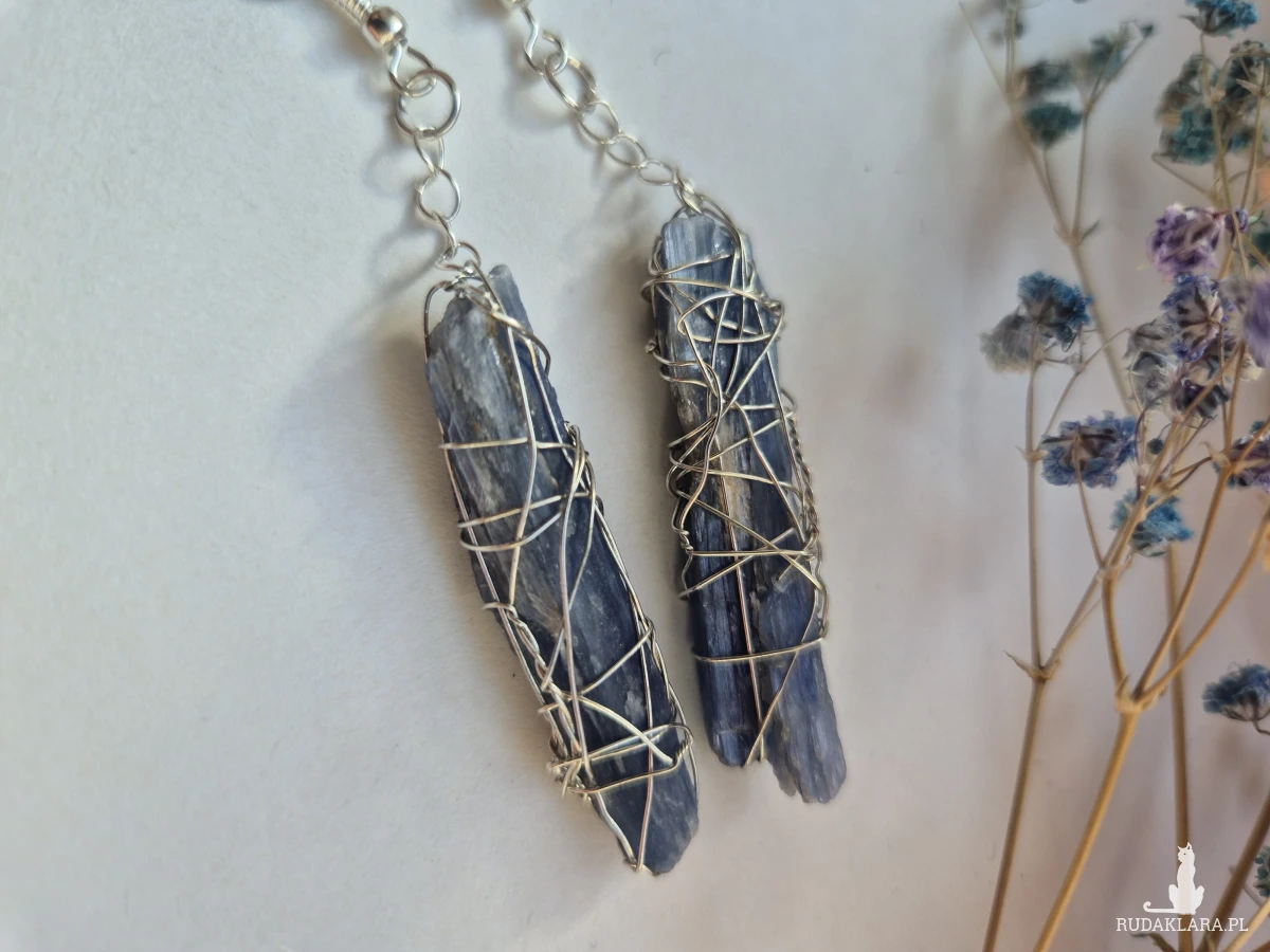 Kolczyki z kyjanitem