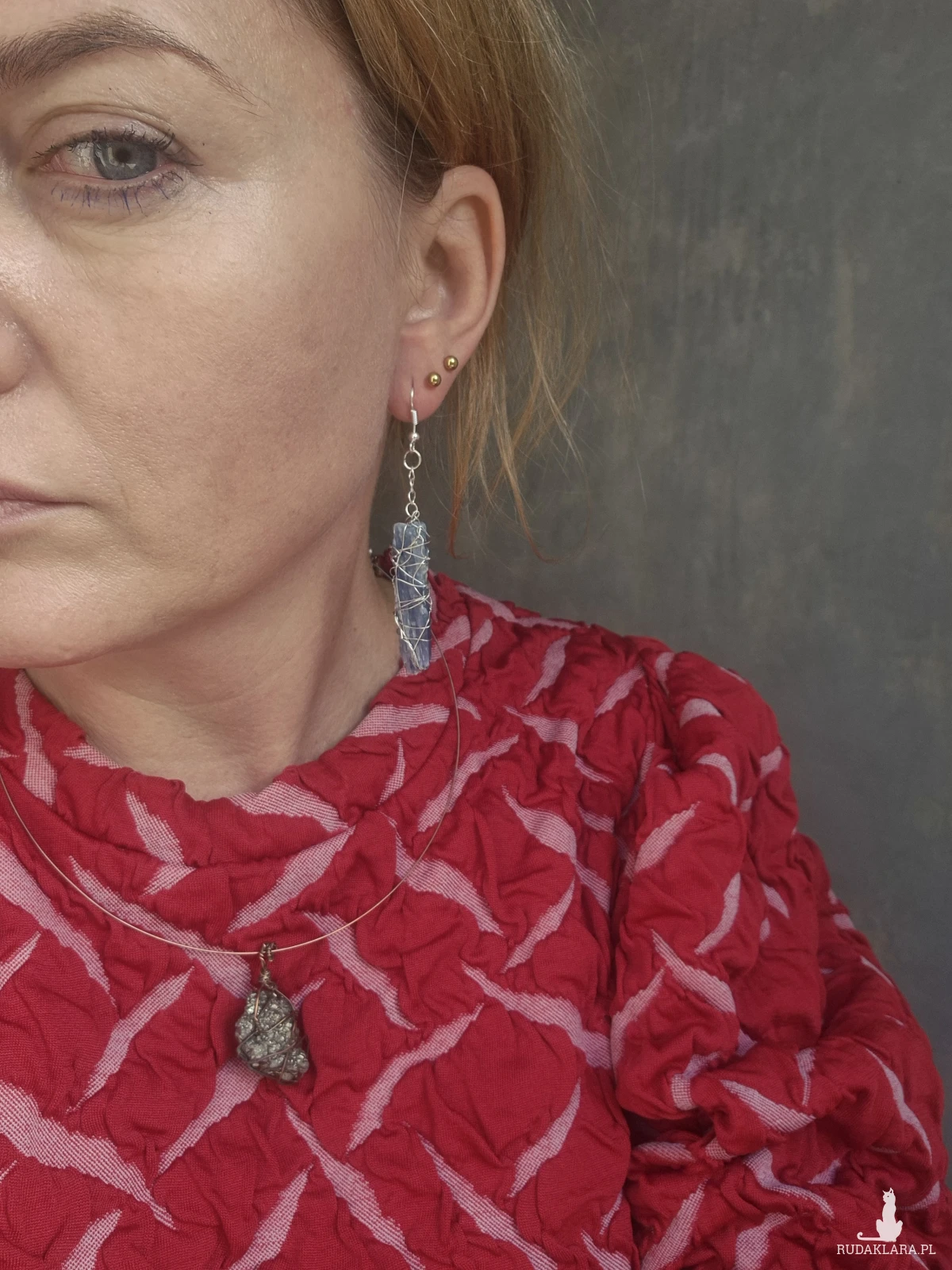 Kolczyki z kyjanitem