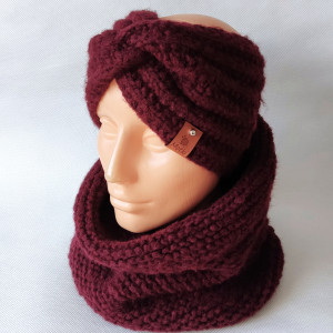 Burgundowy komplet, ręcznie robiony na drutach.