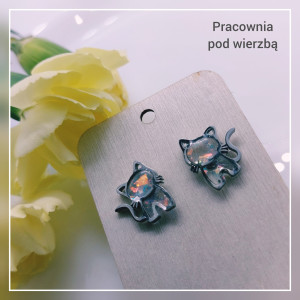 Kolczyki małe wkrętki stal szlachetna kotki ręcznie malowane srebrne