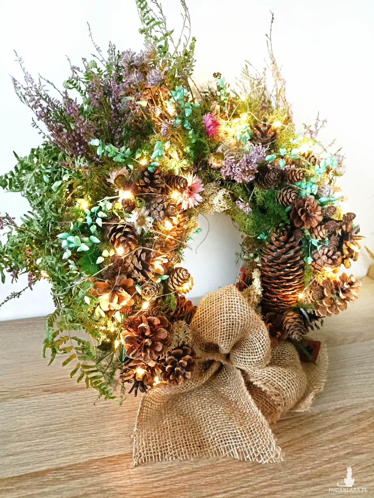 Wianek Leśny Magiczny „Świetliki” – bajkowa dekoracja z naturalnych suszonych roślin