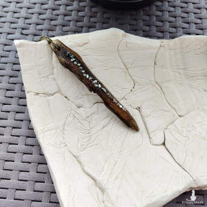 Wisior drewniany - Tonią Pisane