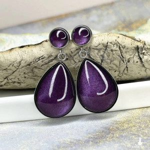 Kolczyki w odcieniu perłowego fioletu na sztyftach Isin e11/13