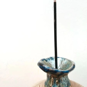 ceramiczny uchwyt stojak na kadzidełko, gliniana kadzielnica, podpórka, podstawka