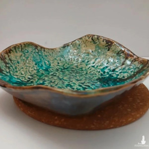 Ręcznie lepiona ceramiczna misa, gliniana patera na owoce