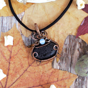 Wisior lawa wulkaniczna kamień wulkaniczny opalit miedź antyczna kociołek wiedźmy halloween jesień