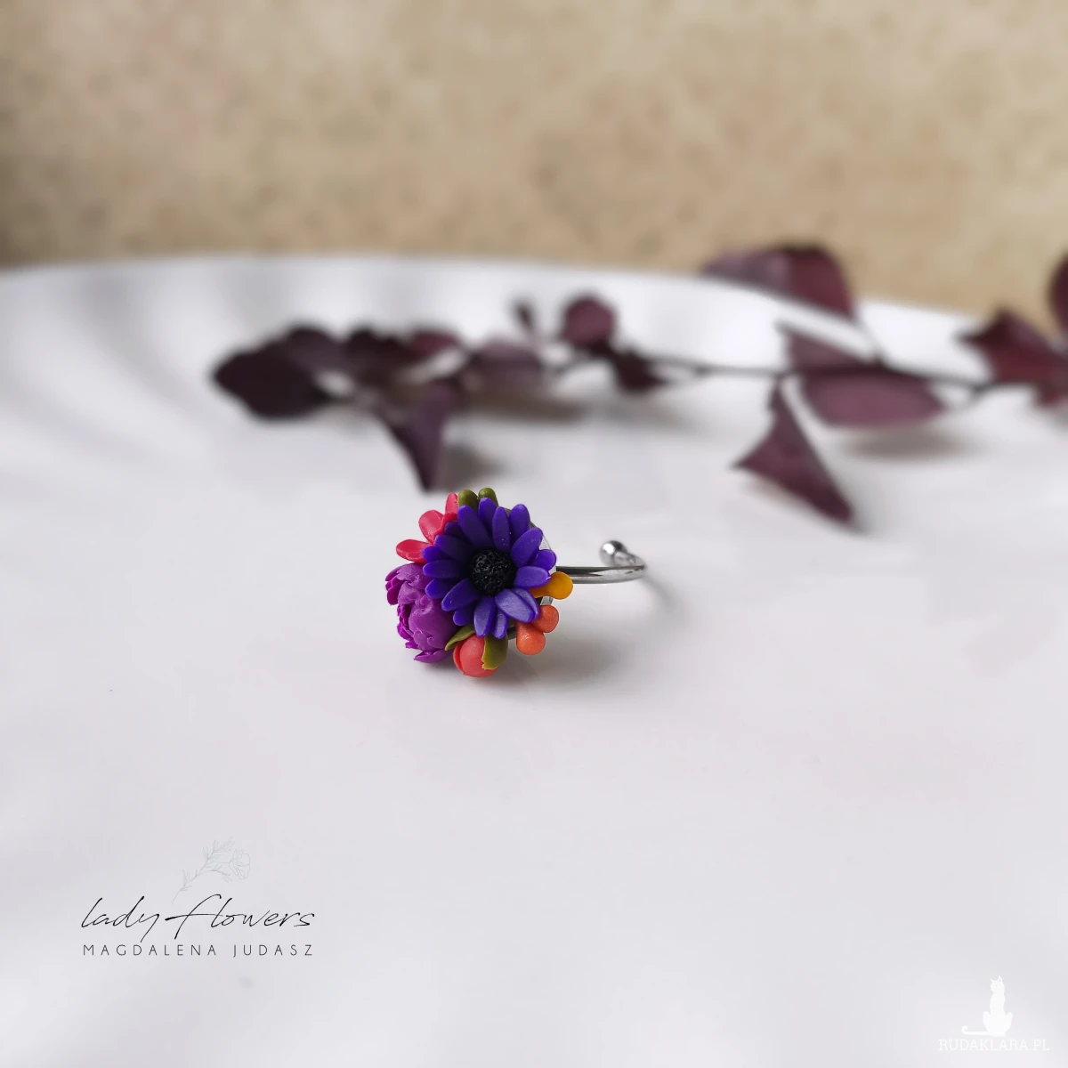 Pierścionek z kwiatami