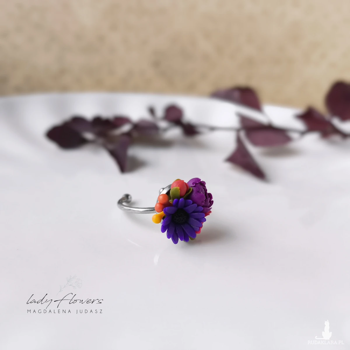 Pierścionek z kwiatami