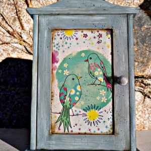 Drewniana skrzynka na klucze, "Kolorowe ptaszki"