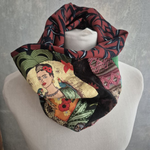 Komin patchworkowy  kolorowy z frida kahlo