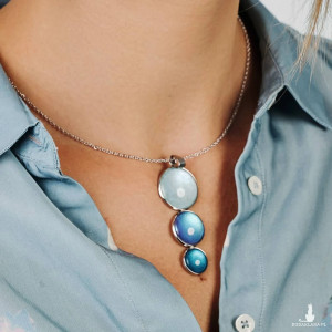 Potrójny wisiorek w perłowych kolorach zimy e26/m31