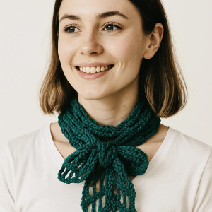 Wąski ażurowy szalik naszyjnik ozdoba na szyję szmaragdowy