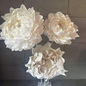 Zestaw kwiatów z krepiny