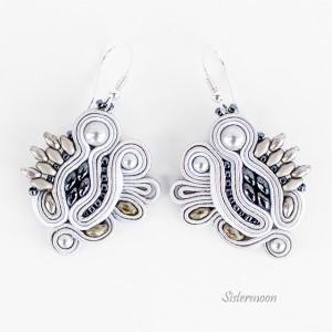 Kolczyki sutasz z perełkami Swarovskiego Srebrzyste