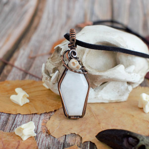 Wisior trumna kwarc mleczny howlit miedź antyczna jesień halloween