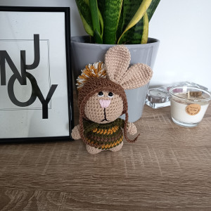 Królik w czapce brelok zawieszka do kluczy do plecaka