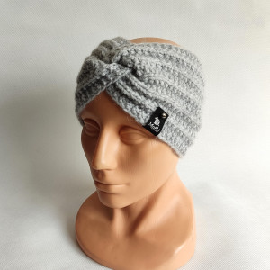 Opaska ręcznie robiona na drutach, jasna szara.