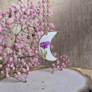 złota zawieszka złoty wisiorek naszyjnik żywica z żywicy kwiaty z kwiatami księżyc kwiaty żywica biżuteria gipsówka fioletowa