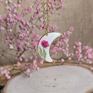 złota zawieszka złoty wisiorek naszyjnik żywica z żywicy kwiaty z kwiatami księżyc kwiaty żywica biżuteria gipsówka